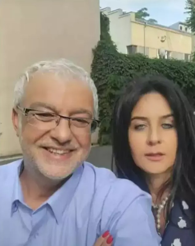 Cătălin Crișan s-a despărțit de Camelia, după mai bine de doi ani de relație. Artistul a rămas din nou singur. „Viața merge mai departe”