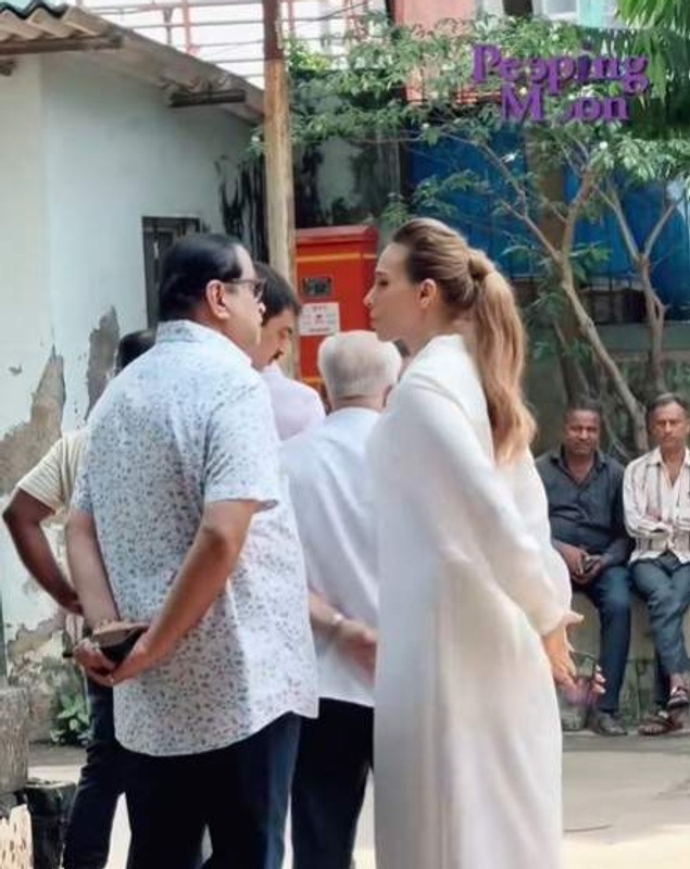Cum au apărut Iulia Vântur și Salman Khan la înmormântarea unui culturist celebru din India. S-a stins din viață la doar 42 de ani