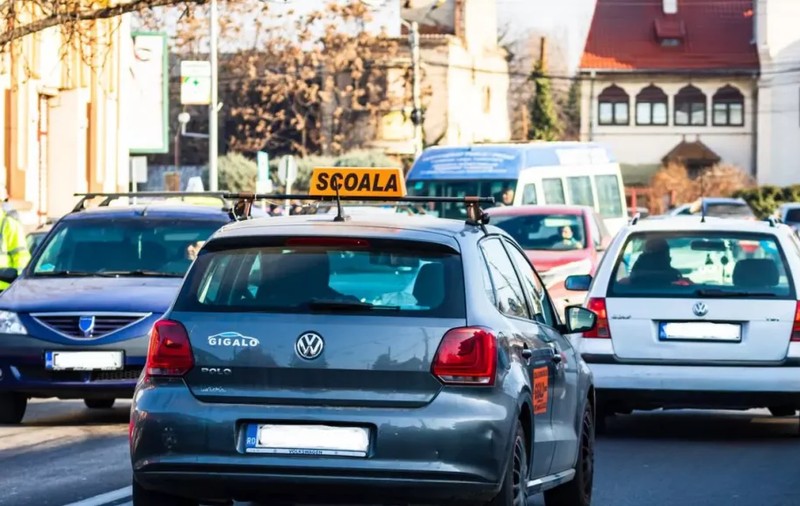 Un sucevean a dat de 53 de ori proba teoretică a examenului auto. Când a trecut, a picat și traseul de două ori
