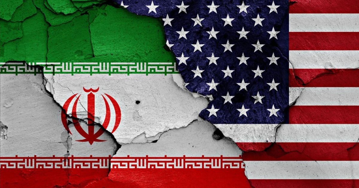 drapeluri Iran și SUA