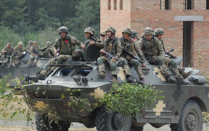 Manevre militare organizate de trupele ucrainene | FOTO: EPA