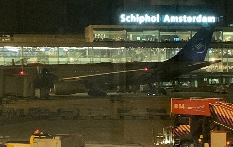 Alerta de pe Aeroportul Schiphol din Amsterdam s-a dovedit a fi falsă. Greșeala făcută de un membru al echipajului