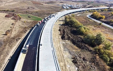 Lucrări asfaltare viaductul Topa Mică