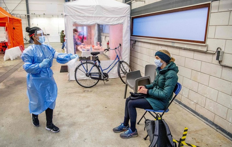 Prima doză de vaccin în ultimul stat din UE. Cum a ratat Olanda startul campaniei de imunizare