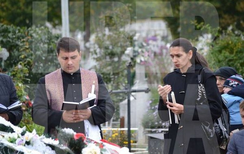 RAMONA GABOR N-A VENIT LA PARASTASUL MAMEI, DAR A POZAT CA O DIVĂ! 