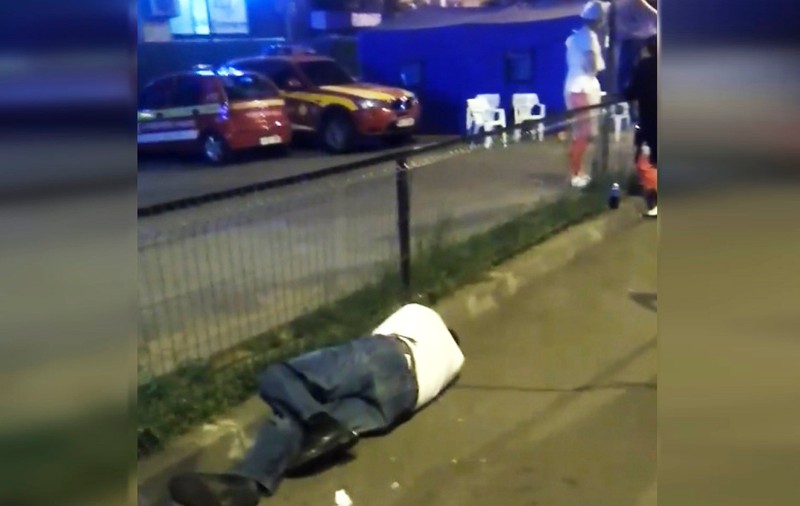 VIDEO | Imagini șocante: bărbat inconștient, lăsat să zacă pe trotuar, în apropiere de Floreasca