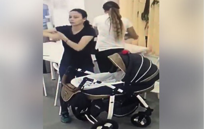 Două femei au furat încălzitorul de biberoane din sediul DGASMB (VIDEO)