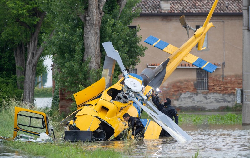 Elicopter prăbușit în nordul Italiei, în timpul unei misiuni în zonele afectate de inundații. Patru persoane au fost rănite