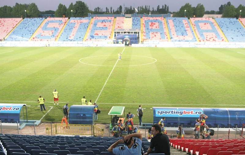 Măsuri antihuligani - Pune garduri cu ţepi pe stadion