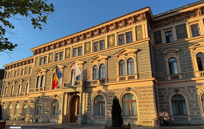 Guvernul taie cheltuielile în universități din toamnă: „Nu de diplome ducem lipsă, ci de competențe”