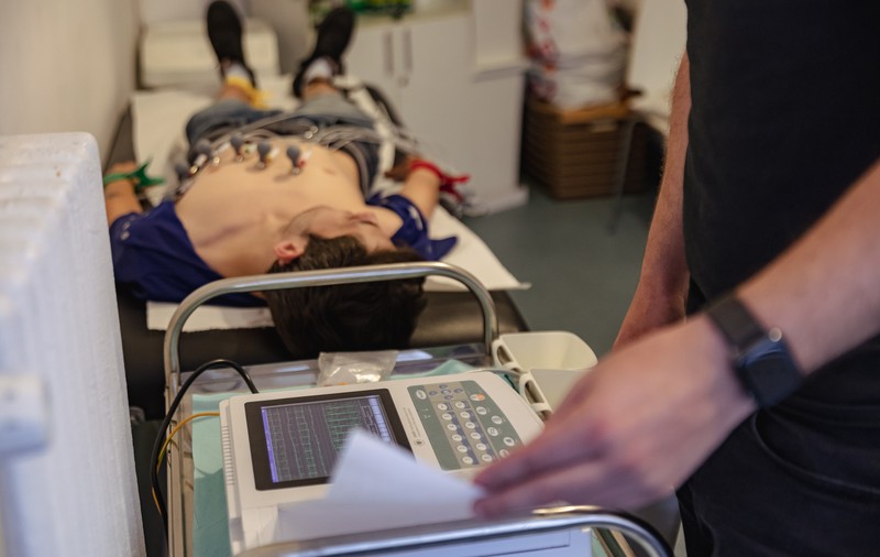 Reportaj la un centru de metadonă din București, unde se tratează dependența de heroină: „După ce am vândut cerceii mamei, am zis gata”