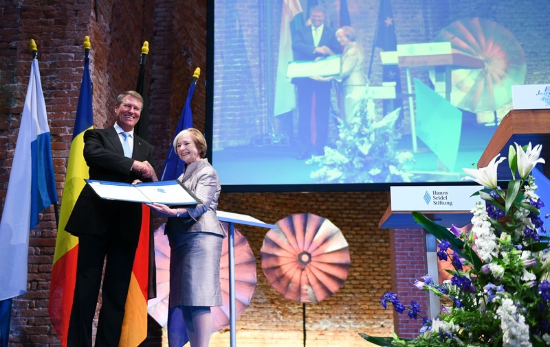 Președintele Klaus Iohannis a primit Premiul "Franz Josef Strauss 2018", la Munchen (FOTO)