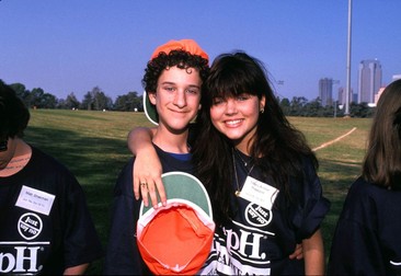 Dustin Diamond și Tiffani Amber Thiessen, în ”Salvați de clopoțel” | Foto: Profimedia