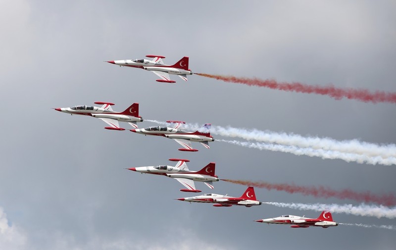 UPDATE. Programul BIAS 2018. Ce se întâmplă la show-ul aviatic cu 150 de aeronave şi peste 100 de piloţi şi paraşutişti din 13 ţări / FOTO&VIDEO
