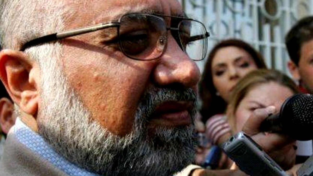 Omar Hayssam rămâne în închisoare. Omar Hayssam, cu barbă albă și ochelari