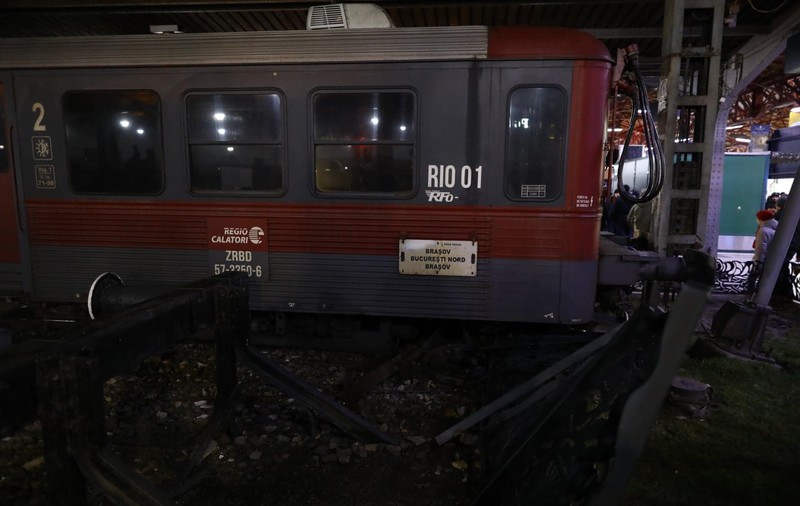 FOTO | Incident grav în Gara de Nord! Un tren nu a frânat la timp și aproape a intrat pe peronul central