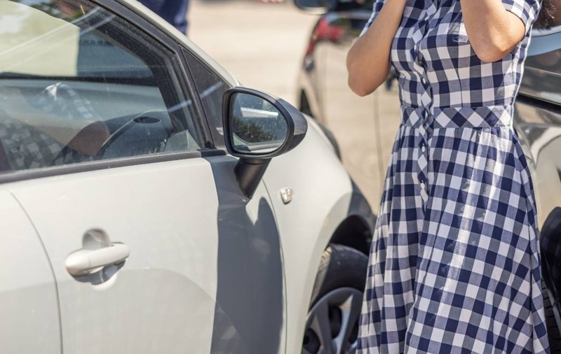 O femeie din Cluj, blocată în trafic și amenințată cu moartea de soț prin copilul de 6 ani: „Spune-i la mă-ta că o spânzur!” Cum a scăpat bărbatul basma curată