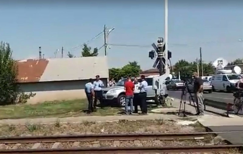 UPDATE. Familie călcată de tren la Brănești. O femeie însărcinată și trei copii, spulberați cu 160 km/h. Femeia a lăsat bilet de adio / GALERIE FOTO
