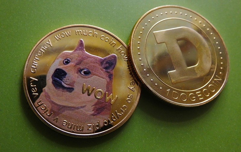 SpaceX anunță că va lansa o misiune pe Lună plătită cu criptomoneda Dogecoin