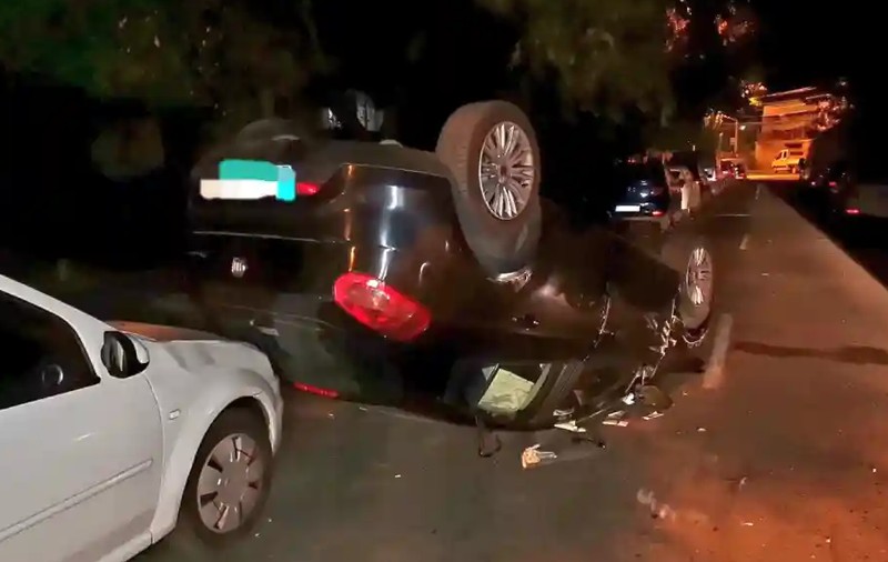 Un șofer beat a lovit patru mașini și s-a răsturnat, în Slobozia. Nimeni nu a fost rănit