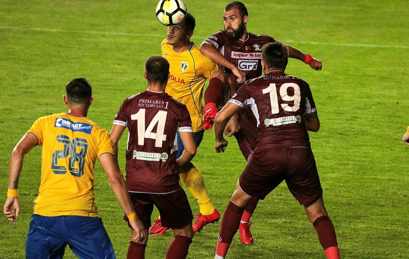 Petrolul - Rapid se joacă duminică pe FIFA 20. Banii obținuți, donați unor spitale din București și din Ploiești