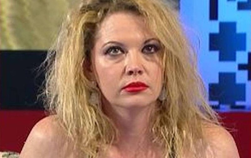 Oana Lis a făcut accident în drum spre mare. Două maşini au intrat în autoturismul pe care îl conducea ea