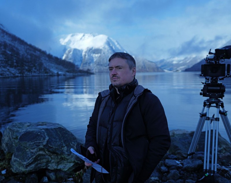 „Fjord”, cel mai recent film realizat de Cristian Mungiu, selectat în competiția oficială la Cannes 2026. Sebastian Stan și Renate Reinsve, în rolurile principale