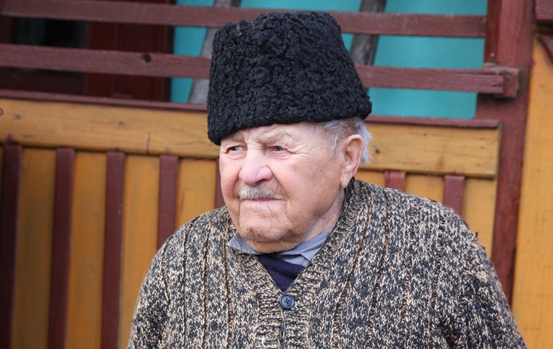 Alegeri parlamentare 2016. Cel mai bătrân alegător a votat la 106 ani. Augustin Rus din Bistrița-Năsăud crede că alegerile sunt pentru binele țării