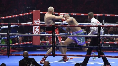 Oleksandr Usyk și Tyson Fury