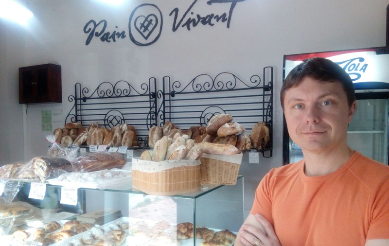 REPORTAJ: A lucrat trei ani în Franța și s-a îndrăgostit atât de mult de produsele franțuzești de panificație încât și-a deschis în România propria afacere| GALERIE FOTO