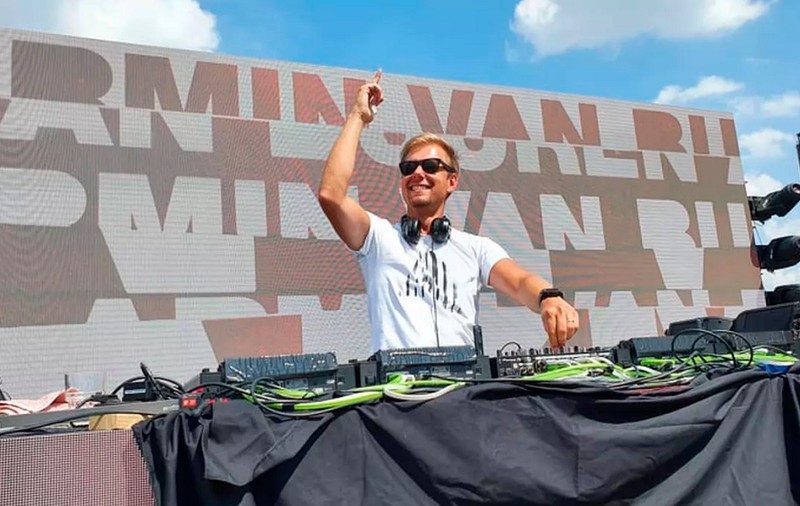 Concertul de la București al lui Armin Van Buuren a fost anulat, din cauza „contextului economic nefavorabil”. Intrarea era liberă