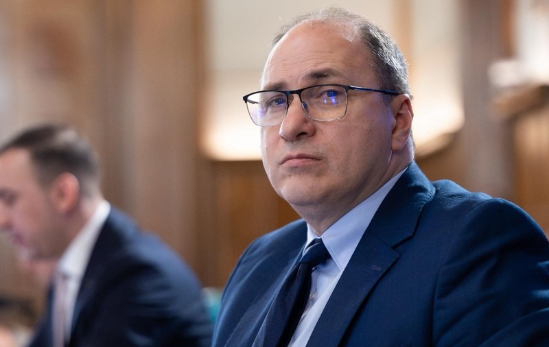 Ministrul Educației, Mihai Dimian, a analizat rezultatele elevilor români la PISA 2025, iar concluzia este clară: avem multe de recuperat, dar avem și soluții. Foto: edu.ro