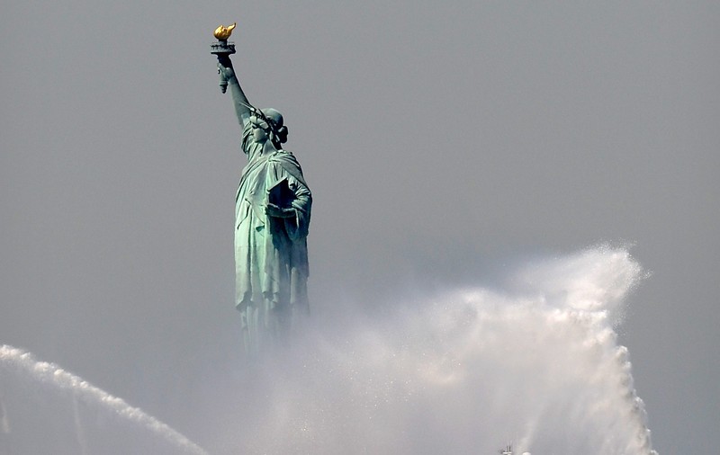 Alertă cu BOMBĂ, în SUA! Statuia Libertății a fost evacuată