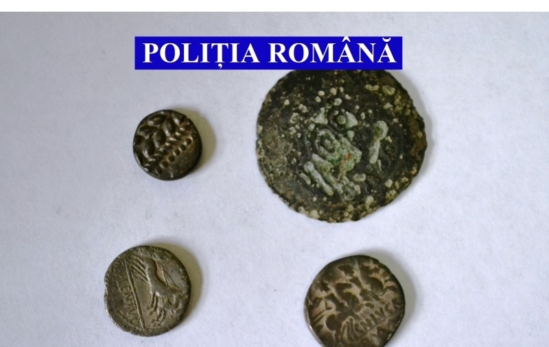 Monede antice, recuperate din Cehia. Obiectele de patrimoniu au fost furate din cetatea dacică Luncani