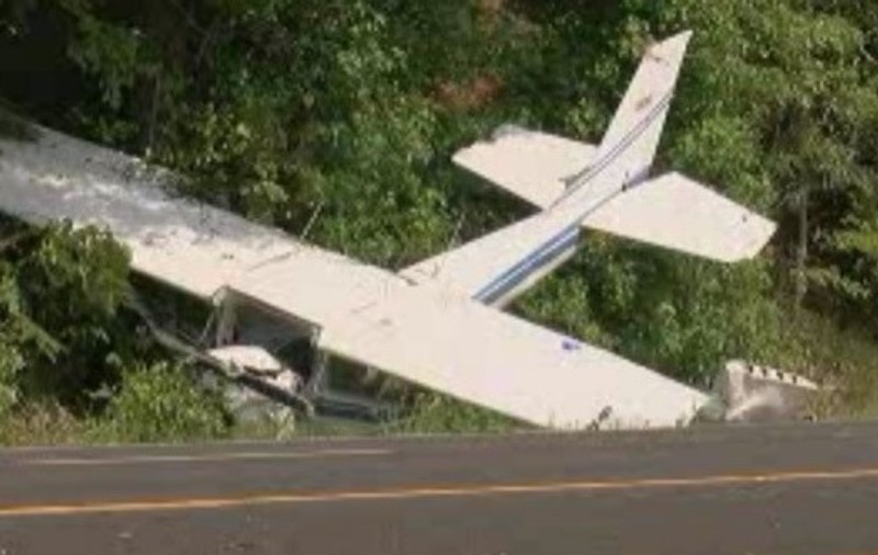 Avion uşor, prăbuşit în Franţa. Pasagerii au murit pe loc