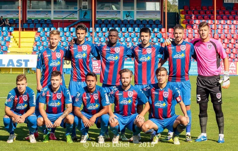 Un club din Liga I a scos la vânzare eșarfe cu mesaje de susținere în limba maghiară