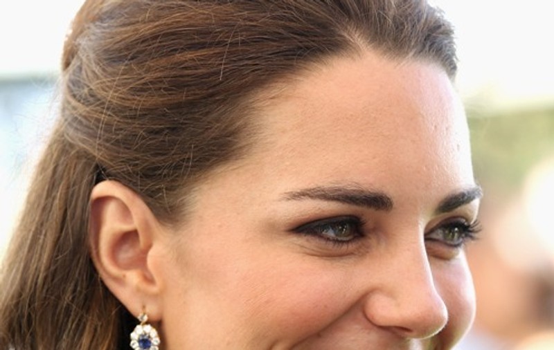 Prinţul William i-a dăruit lui Kate perechea preferată de cercei a mamei sale, Lady Di 