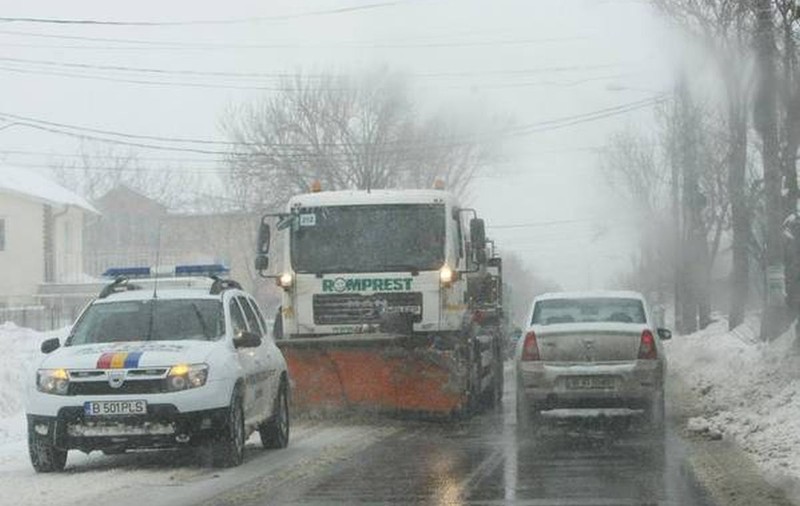 Prima ninsoare în București. Vremea este deosebit de rece în toată țara