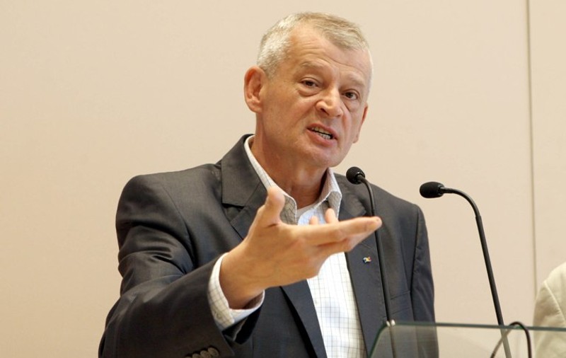 Sorin Oprescu împlineşte astăzi 62 de ani! Transmite-i un mesaj!