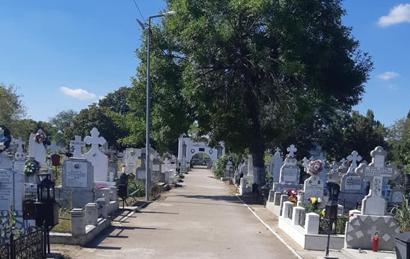 Cimitirele din Ploiești percep o taxă de „căutat morminte”. Decizia a fost votată de Consiliul Local