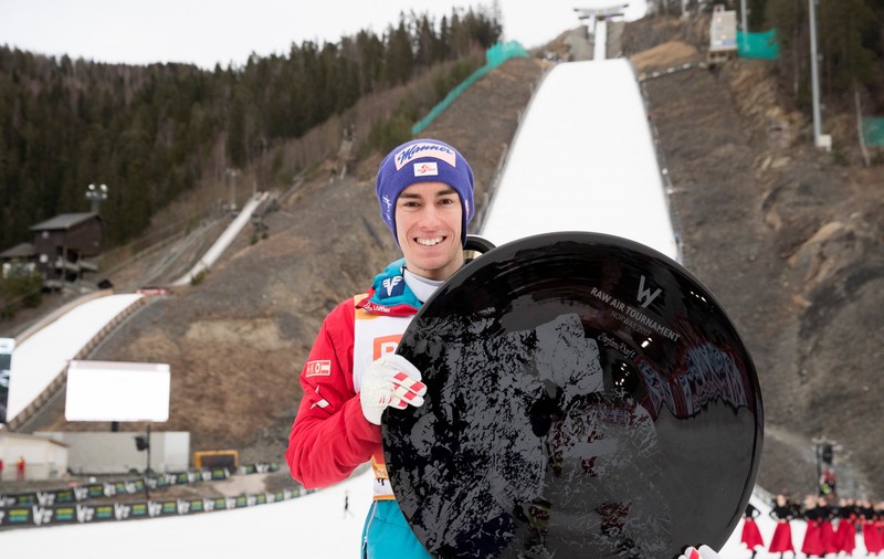 Record mondial de zbor cu schiurile pentru austriacul Stefan Kraft: 253.5 metri!