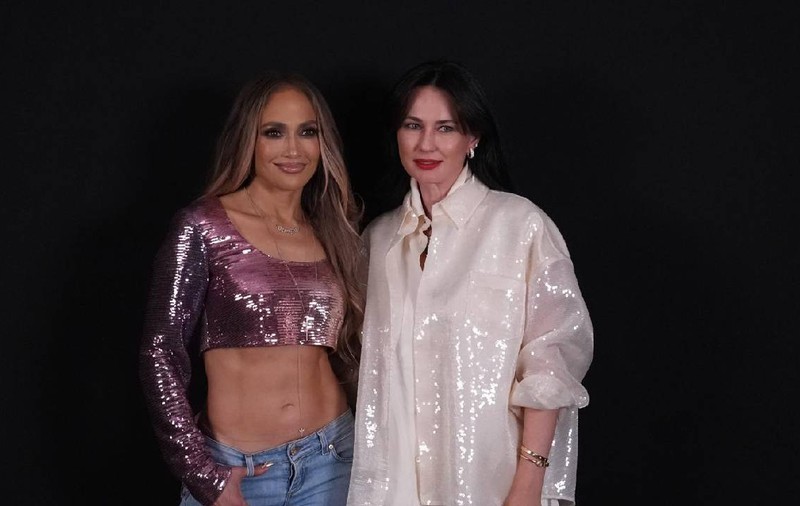 Jennifer Lopez vine în România pe 27 iulie: Roxana Voloșeniuc (ELLE România) a vorbit cu artista la Madrid