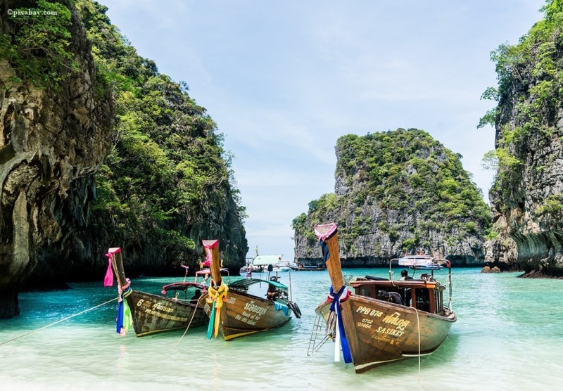 Insula Phuket este una dintre destinațiile preferate de turiștii care vor să călătorească pe o insulă exotică