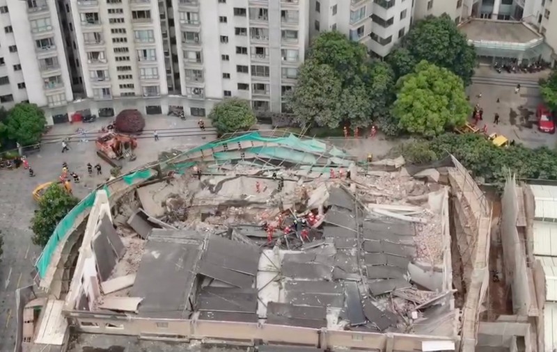 Tragedie în centrul orașului Shanghai. O clădire s-a prăbușit: Cel puțin cinci morți