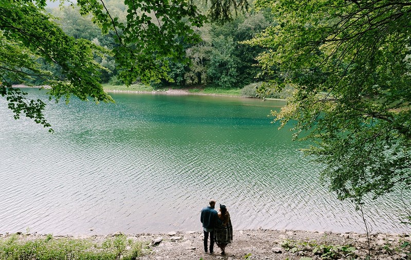 Ce a găsit un cuplu pe terenul de 16 hectare de la țară, la câțiva ani după ce l-a cumpărat, în SUA: „Bijuterie ascunsă”
