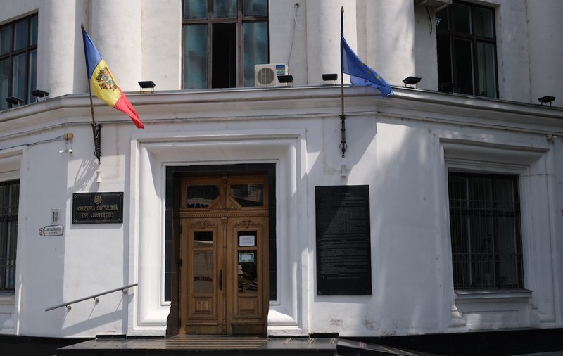 Mai multe alerte false cu bombă la Chișinău. Au fost vizate inclusiv spitale, aeroportul și Curtea Supremă de Justiție