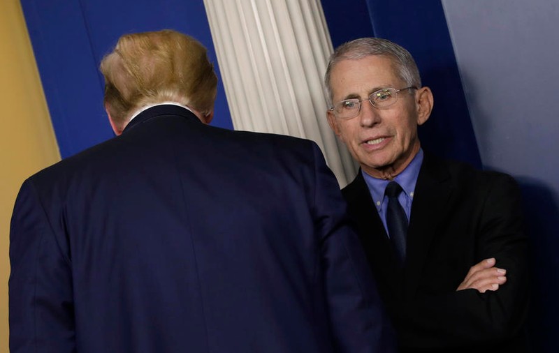 Anthony Fauci, consilierul Casei Albe pe tema COVID, noi dezvăluiri despre presiunile administrației Trump. A primit și amenințări cu moartea