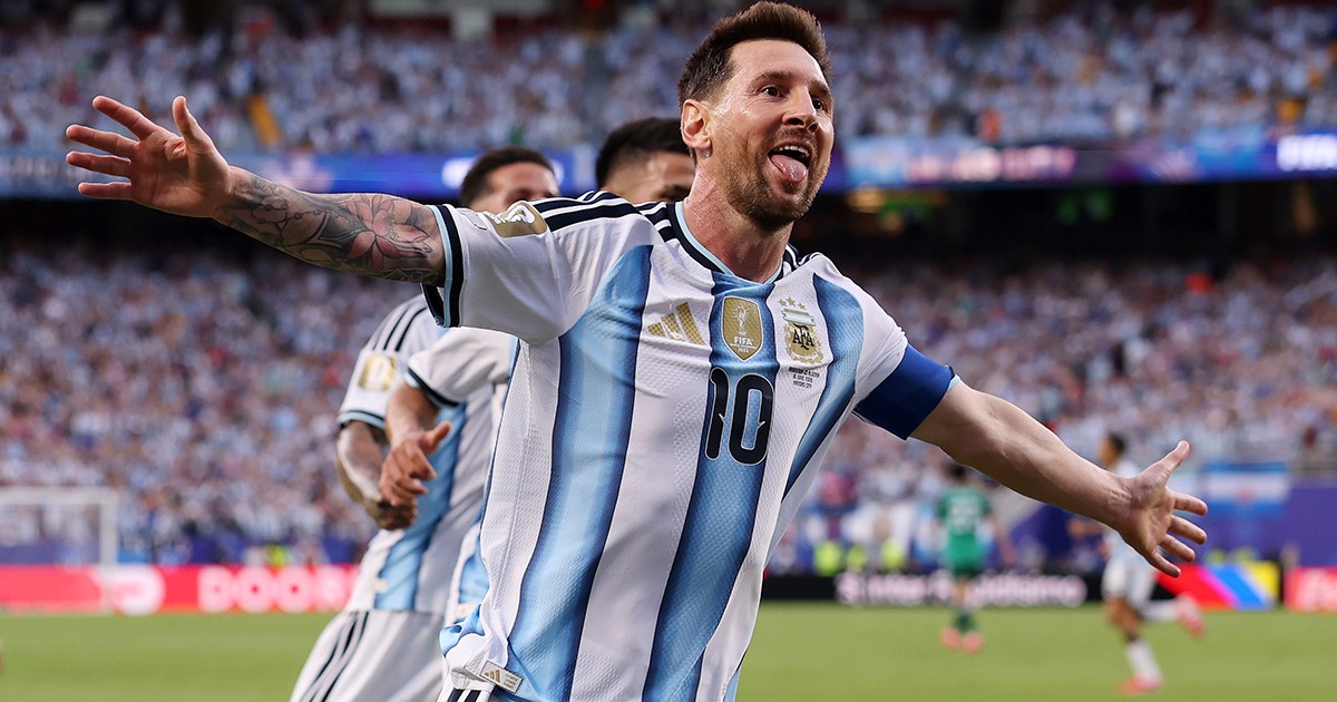 Lionel Messi se bucură după golul cu Algeria