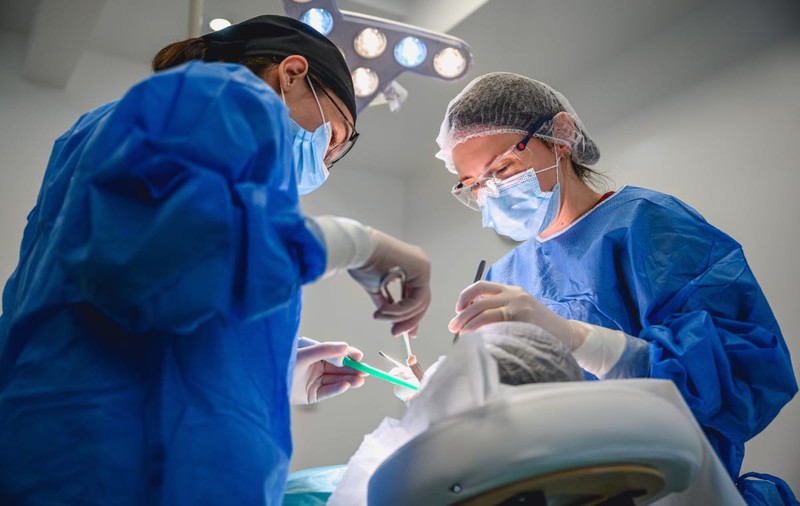De la dinți mobili la dinți ficși: cum îți transformă viața tratamentele moderne de la Clinica OZONO