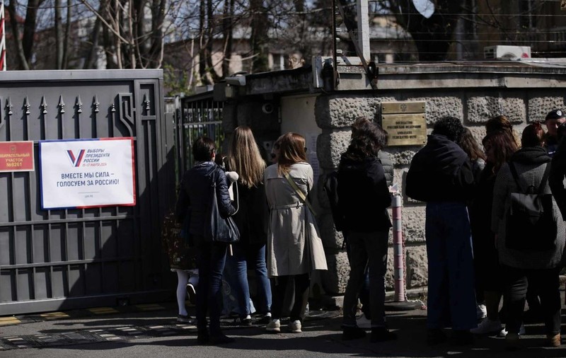 Câţi ruşi au votat în România. „Există o coadă de alegători lângă zidul care înconjoară ambasada de pe Kiseleff"